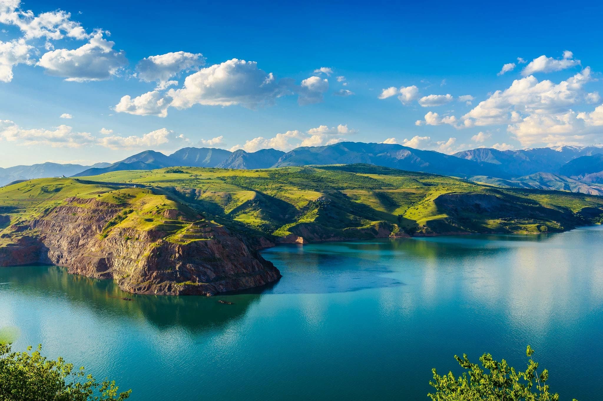 Charvak Reservoir — the most popular summer getaway nestled in the mountains